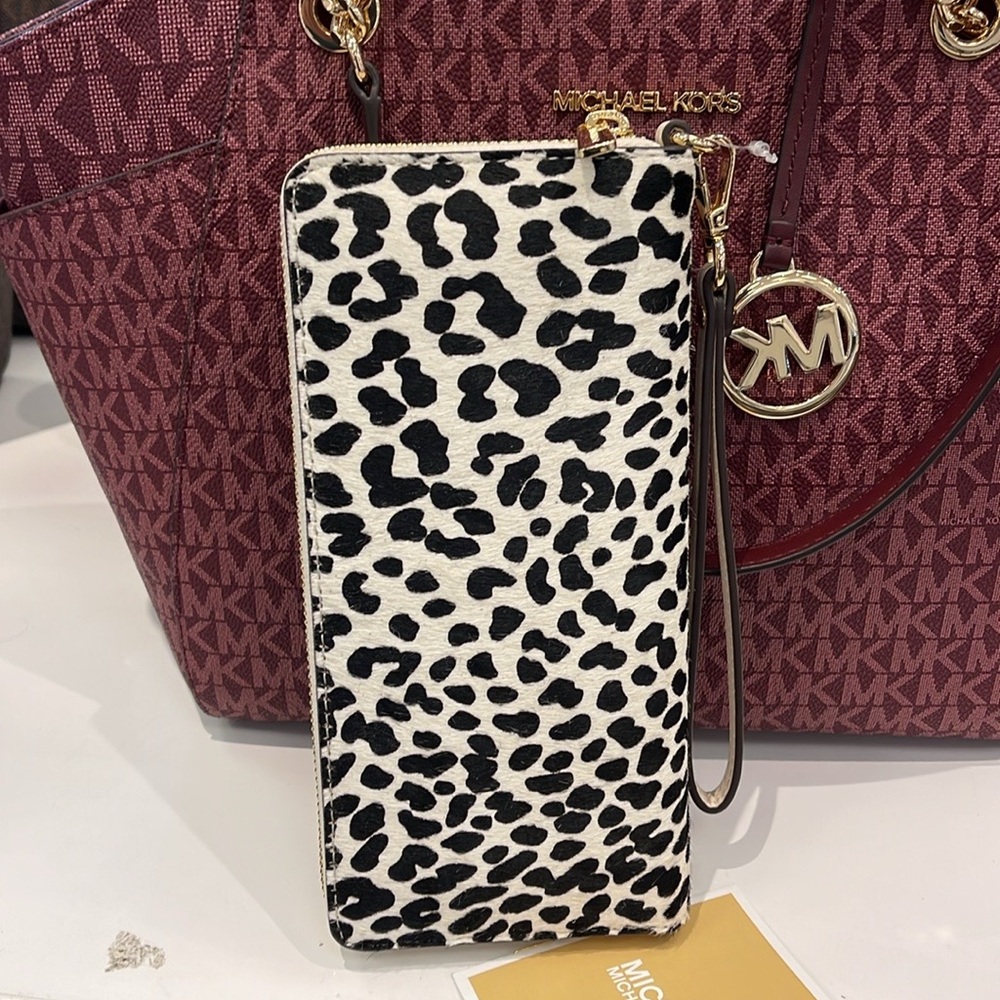 MICHAEL KORS
Leather Lg Continental Wristlet Phone Wallet Exotic Print Hair Calf - Picture 7 of 16